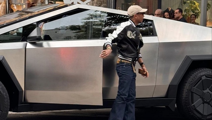 Pharrell Williams has trouble parking his Tesla Cybertruck in Miami