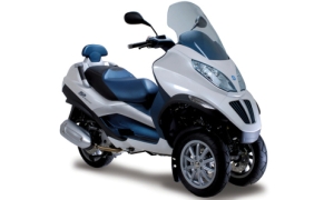 Piaggio Hybrid Scooter to Reach Mass-Production