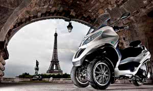 Piaggio MP3 Hybrid 300ie Launched