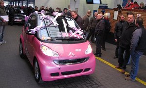 Pink Passion smart fortwo Finds a Purpose in Life