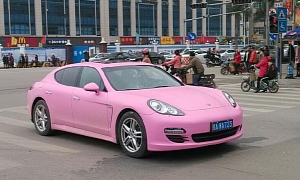 Pink Porsche Panamera in China