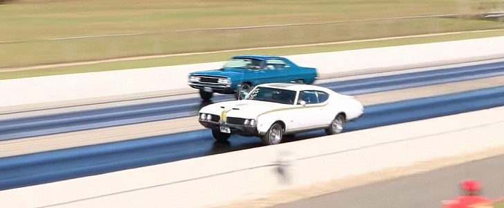 1969 Hurst Olds vs 1969 Ford Cobra drag race