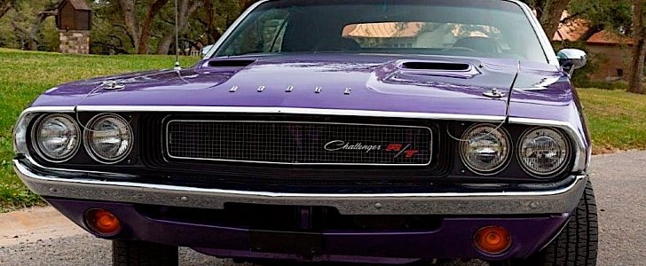 plum crazy 1970 dodge challenger r t is why funky purple is cool on muscle cars autoevolution plum crazy 1970 dodge challenger r t is