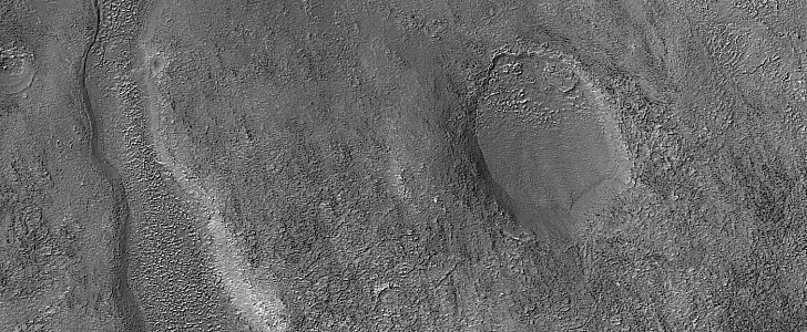 Martian Lowell Crater shows signs of liquid water in its past