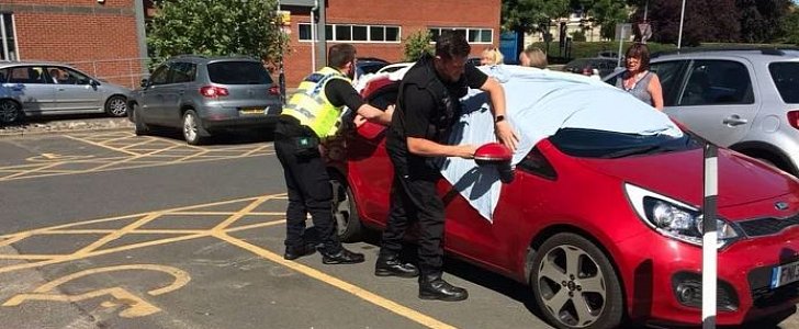 Police rescue 2 dogs locked inside a hot car