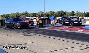 'Police' Ford Mustang GT Drags Dodge Charger SRT, Mopar Ends Up Chasing It Instead
