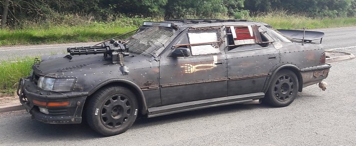 Police approach Mad Max-style car, think machine gun is real