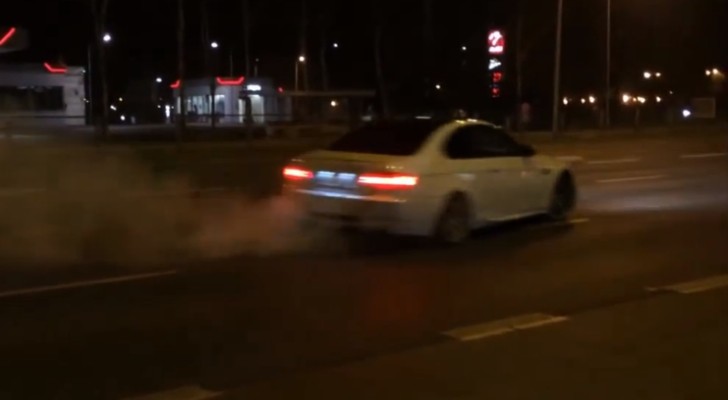 BMW E92 M3 Drifting in front of Police