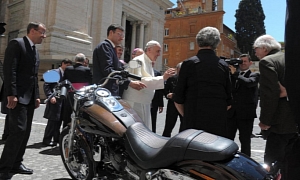 Pope Francis' Harley-Davidson Dyna Super Glide Under the Hammer
