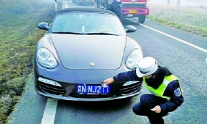 Porsche Driver Modifies License Plate with Toothpaste, Gets Caught by Police