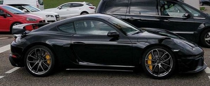 Porsche 718 Cayman GT4 Spotted in Traffic