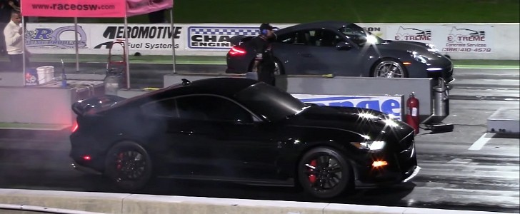 Porsche 911 Carrera vs Ford Mustang Shelby GT500 on DRACS