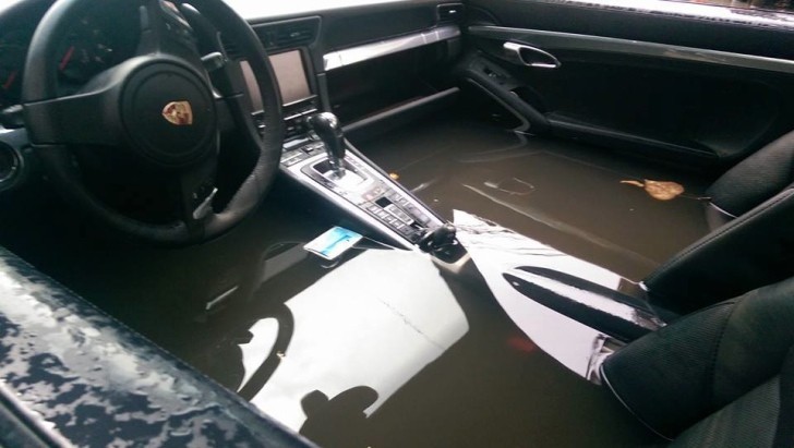 Porsche 911 Caught by the Flood