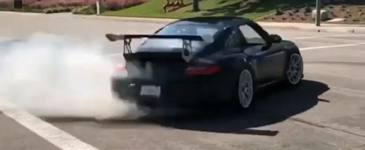 Porsche 911 GT3 RS Demonstates the Donut Turn