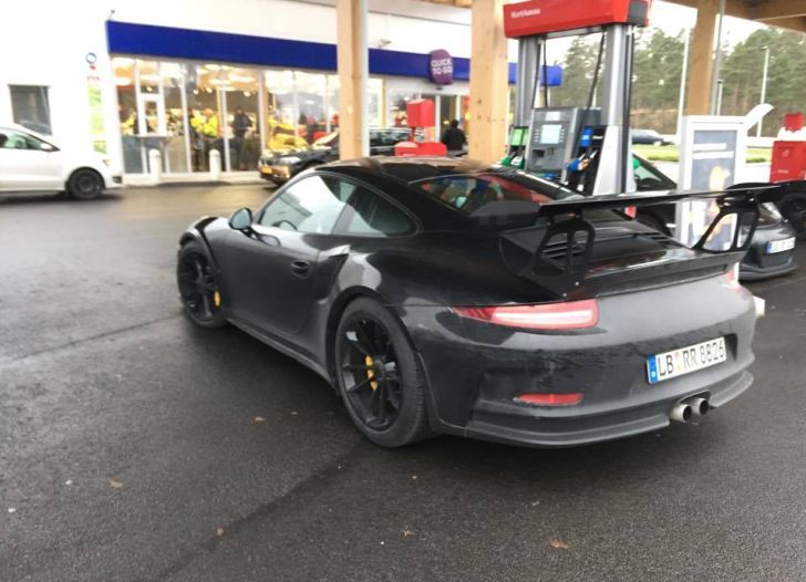 2016 Porsche 911 GT3 RS at petrol station 