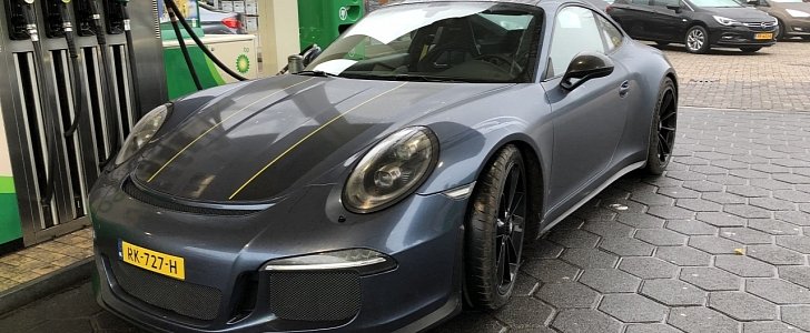 Porsche 911 R Spotted at Dutch Gas Station