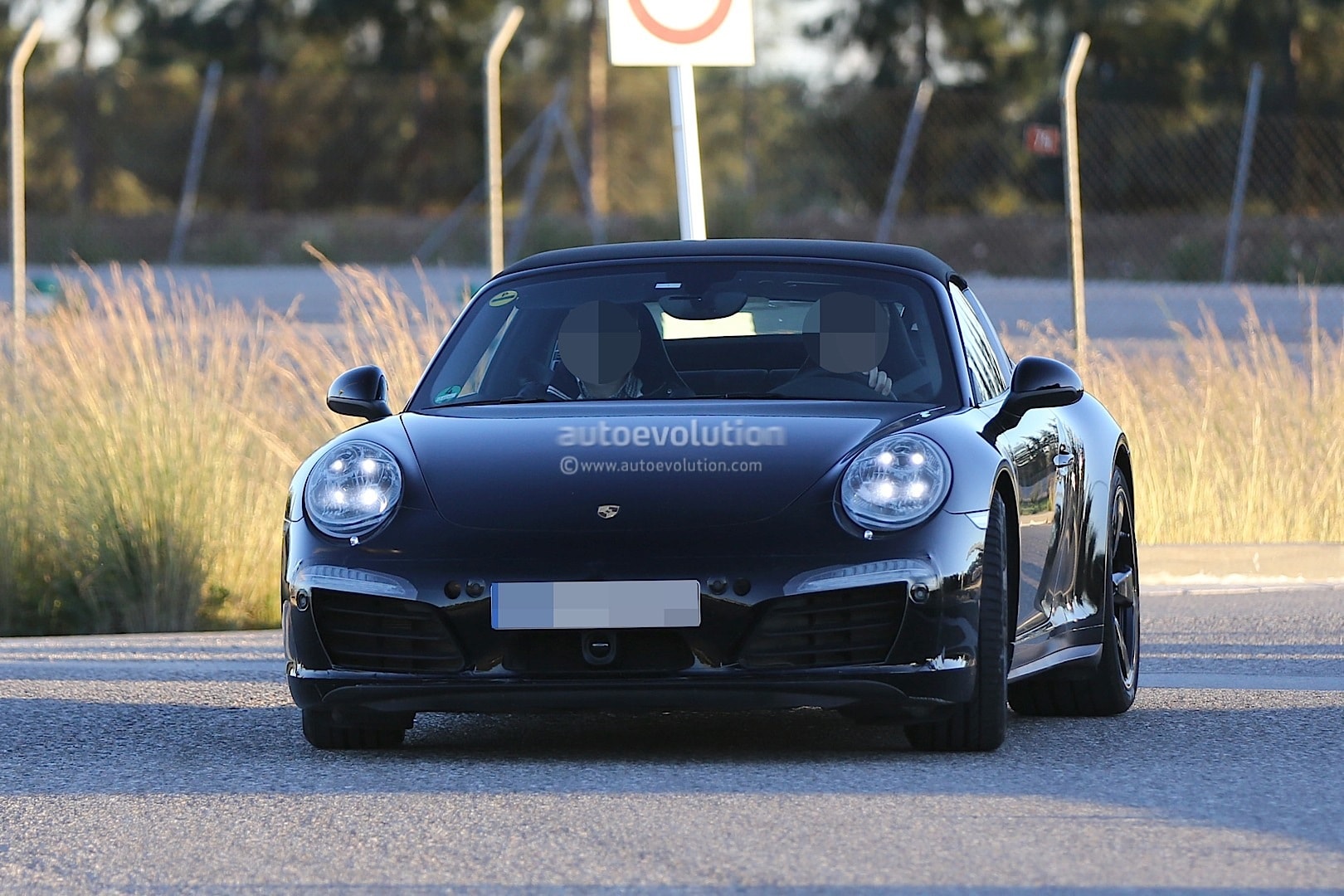 Porsche 911 Targa Facelift Shows New Headlights in Latest Spyshots -  autoevolution