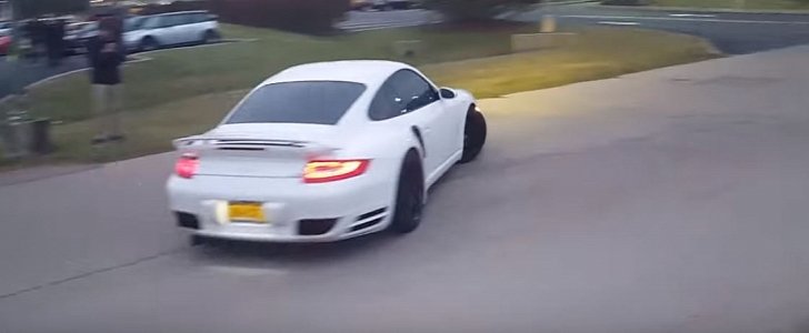 Porsche 911 Turbo Nearly Crashes while Leaving Car Meet