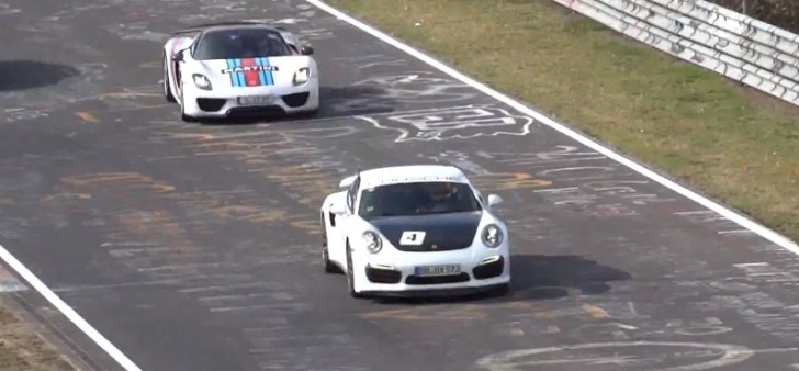 Porsche 918 Chases a 911 Turbo on the Nurburgring