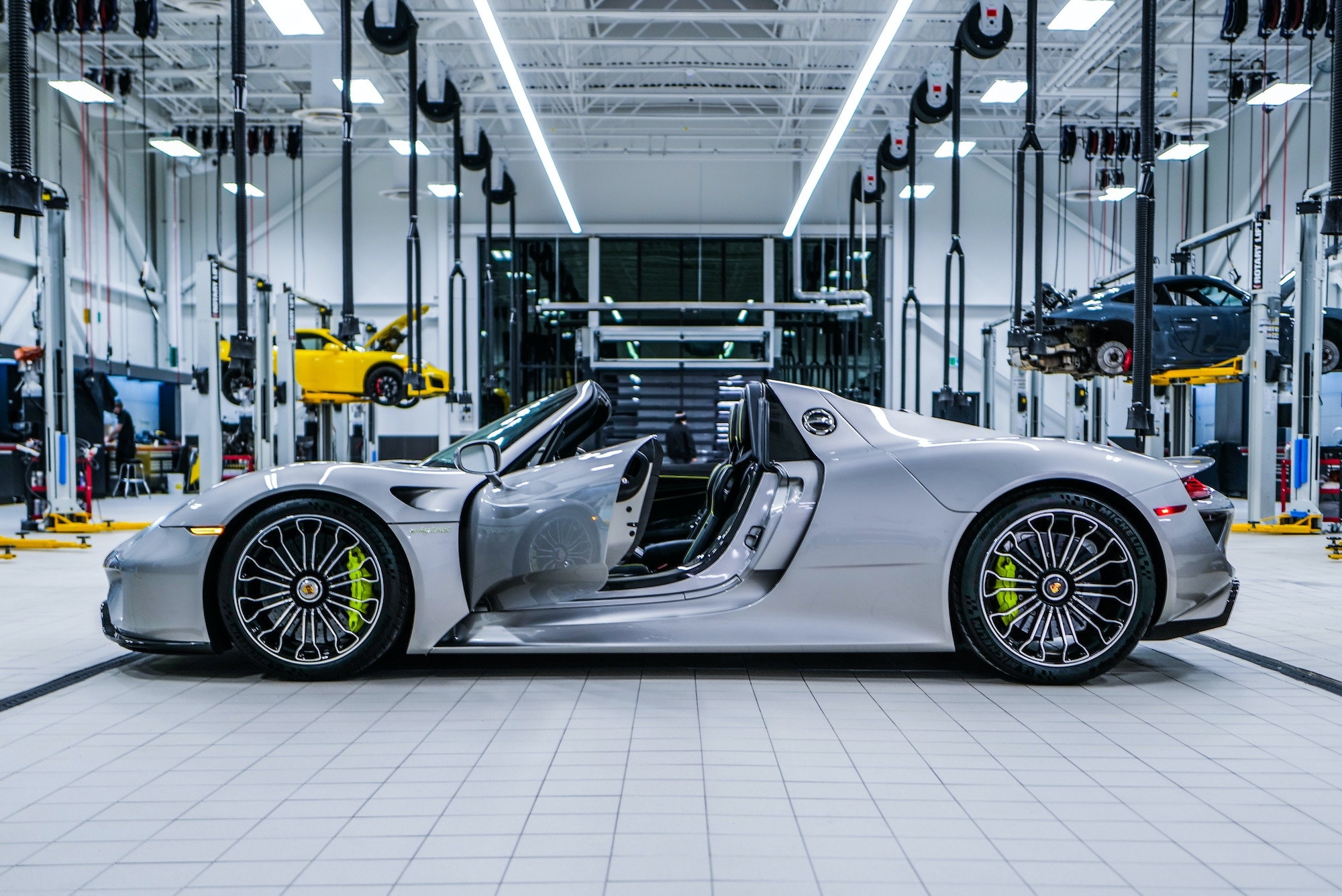 Porsche 918 Hypercar With Under 1,000-Miles up Will Set the New Bar for the  Market - autoevolution