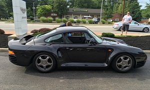 Porsche 959 with 800 Miles on the Odo Shows Up in Cleveland, Causes Massive Stir