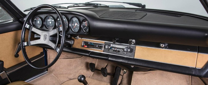 Reproduction dashboard for classic 911 by Porsche Classic