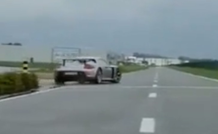 Porsche Carrera GT drifting