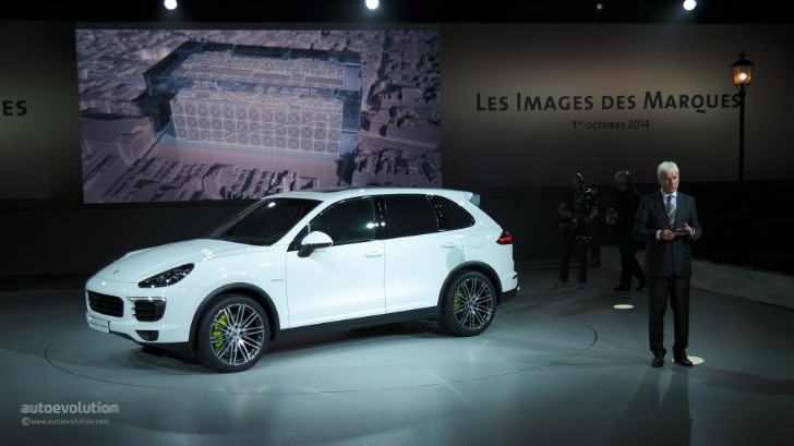 Porsche Cayenne Facelift (2015) Live Photos @ Paris 2014