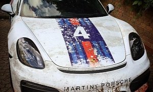 Porsche Cayman GT4 Gets Worn-Out Martini Livery, Looks Mind-Blowing