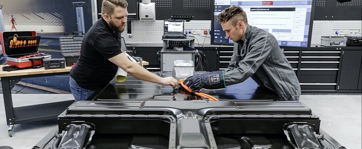 Porsche high-voltage battery repair workshop