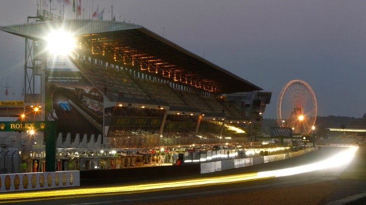 Le Mans night time racing