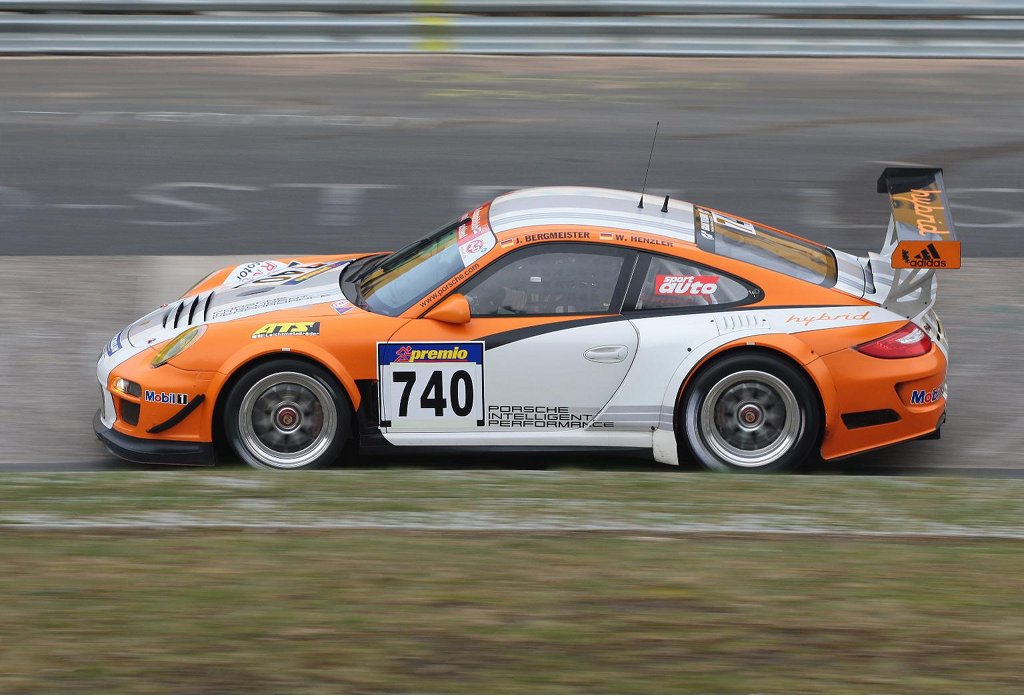 Porsche 911 GT3 R Hybrid at the Nurburgring