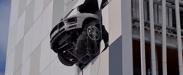 Porsche Macan driven by Russian ice hockey player almost falls from building