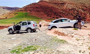 Porsche Macan Stuck in Morocco, Dacia Duster Pulls It Out