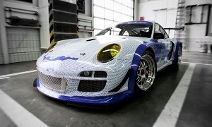 Porsche Pays Tribute to Facebook Fans with Special 911 GT3-R Hybrid