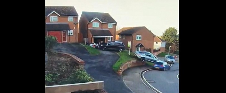 photo of Porsche Taycan Hilariously Fails to Park, Two Other Cars Were in the Wrong Place image