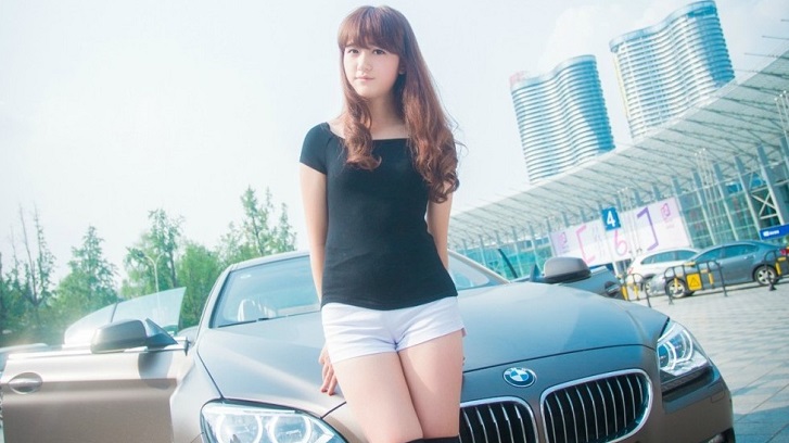 Pretty Chinese Girl Presents BMW's 6 Series Gran Coupe