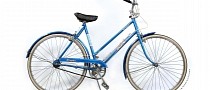 Princess Diana’s Blue Raleigh Traveler, the “Shame Bike,” Is Being Auctioned Off