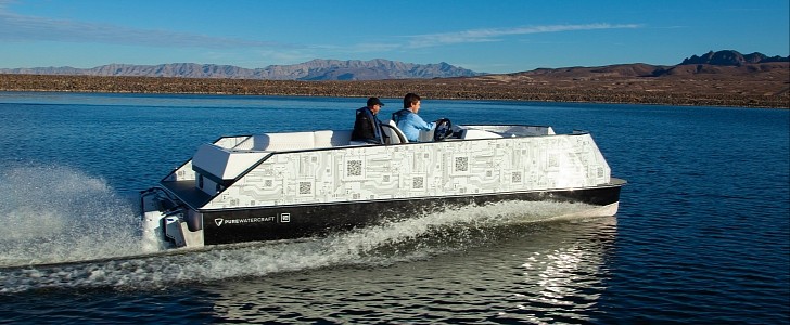 Pure Watercraft unveils all-electric pontoon boat at CES 2022