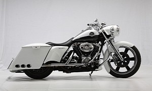 Pure White Harley-Davidson Road King Looks Like a Retired, Expensive Police Bike