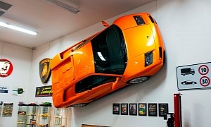 Put a Lamborghini Diablo VT on Your Wall, Score Plenty of Cool Points