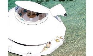 Put the Eco-Luxe Floating Pod Anthénea Under the Christmas Tree, Says Gwyneth Paltrow