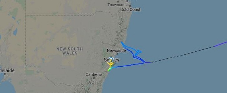 Last Boeing 747 on its final flight for Qantas, draws a kangaroo in the sky