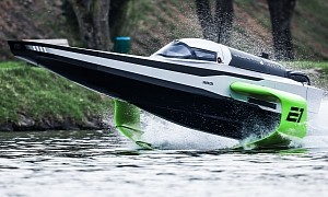 RaceBird Electric Powerboat Flies Above the Water for the First Time, Nails All Tests