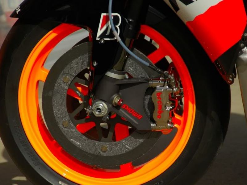 MotoGP radial caliper and carbon rotor