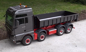 Radio Controlled MAN 8x8 Container Hooklifter Truck Is Magical