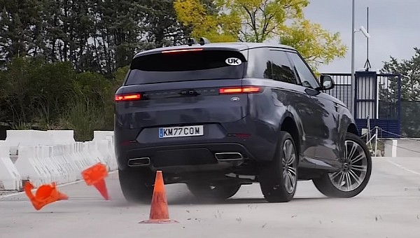 2023 Range Rover Sport PHEV during the 44-mph moose test