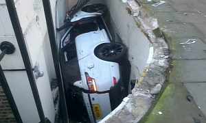 Range Rover Sport Crash: Parking Fail in London