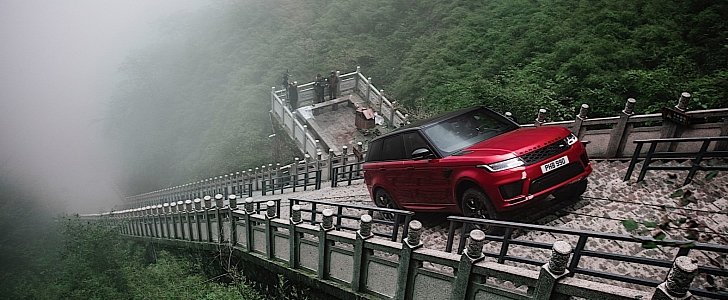 Range ROver Sport PHEV climbs stairs in China