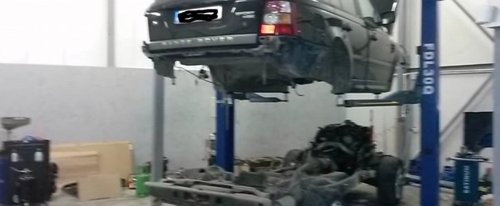 Range Rover Sport Split in Half by Mechanics Just to Repair the Engine